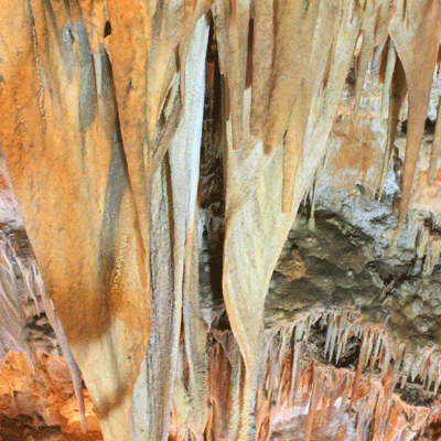 Stalattiti A Vela Grotta Del Trullo Putignano